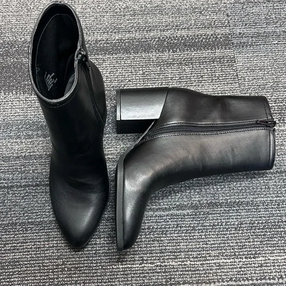 New Madden Girl Black Pointy Toe Chunky Block Heel Ankle Booties 6.5 - Picture 2 of 6